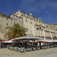 Split, Croatia - Alleyways and passages of the Old Town. Historical Complex of Split with the Palace of Diocletian is a UNESCO World Heritage Site Plaza Marchi i gamla stan, Split. Källa- Lumir Pecold : Getty Images